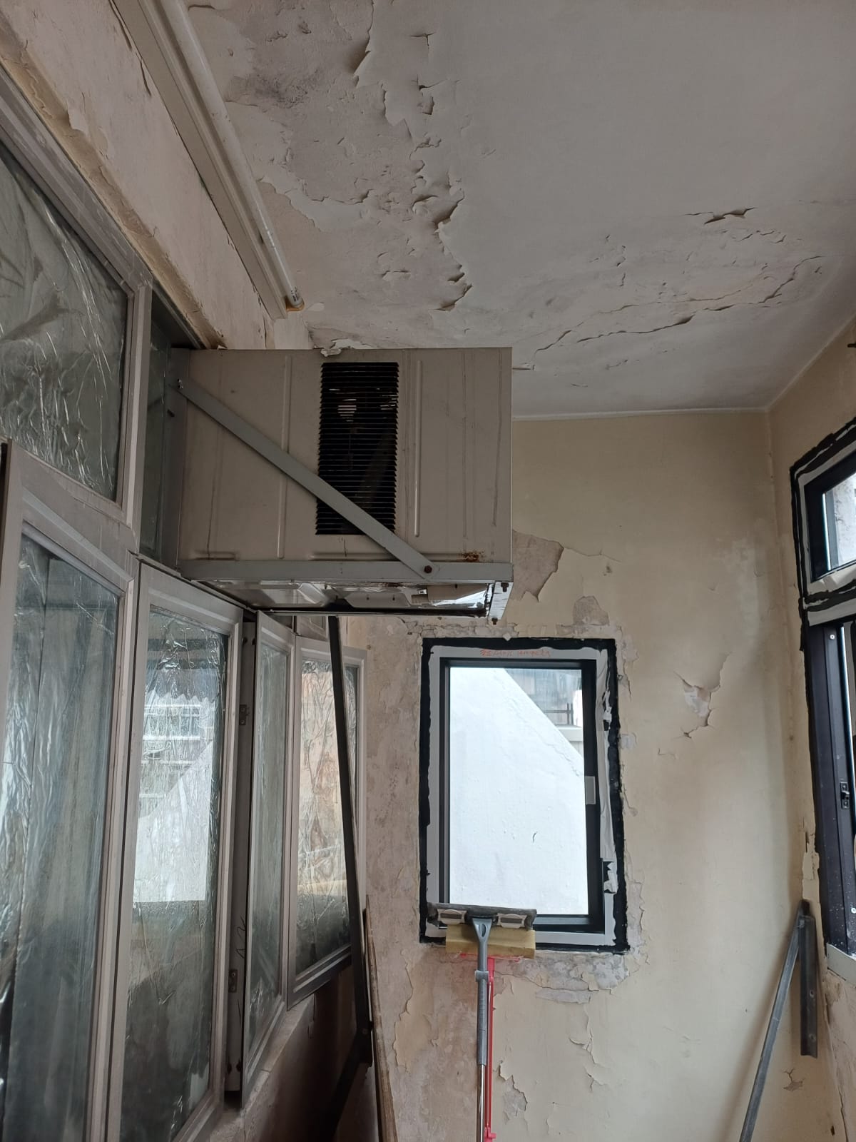 快捷妥工程 露台僭建清拆前 - 屋宇署命令前違規露台房間